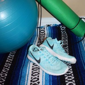 Nike Flex Fury Low Running Shoes